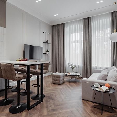 New! Luxury Apartment In The Center Of Odessa Overlooking Deribasovskaya Str. Low Price! Eksteriør bilde