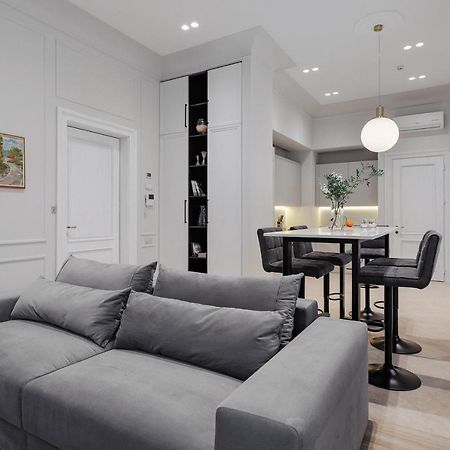 New! Luxury Apartment In The Center Of Odessa Overlooking Deribasovskaya Str. Low Price! Eksteriør bilde