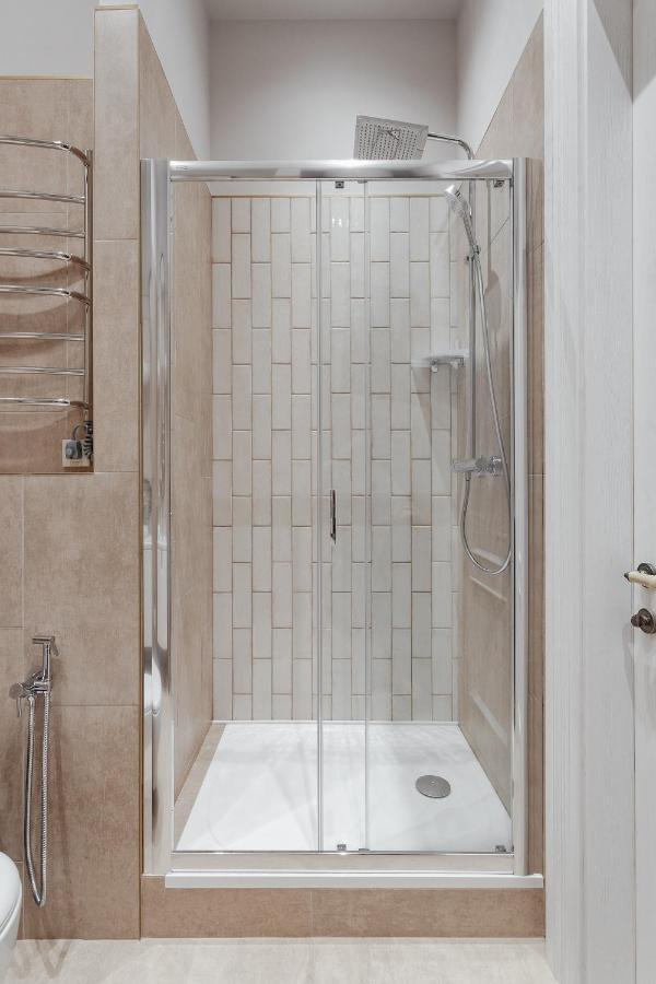 New! Luxury Apartment In The Center Of Odessa Overlooking Deribasovskaya Str. Low Price! Eksteriør bilde