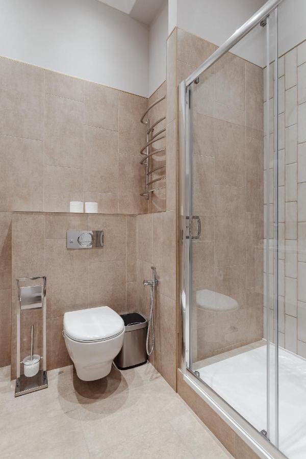 New! Luxury Apartment In The Center Of Odessa Overlooking Deribasovskaya Str. Low Price! Eksteriør bilde