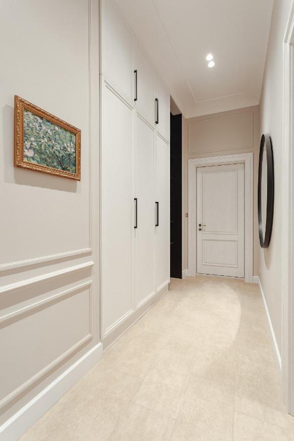 New! Luxury Apartment In The Center Of Odessa Overlooking Deribasovskaya Str. Low Price! Eksteriør bilde