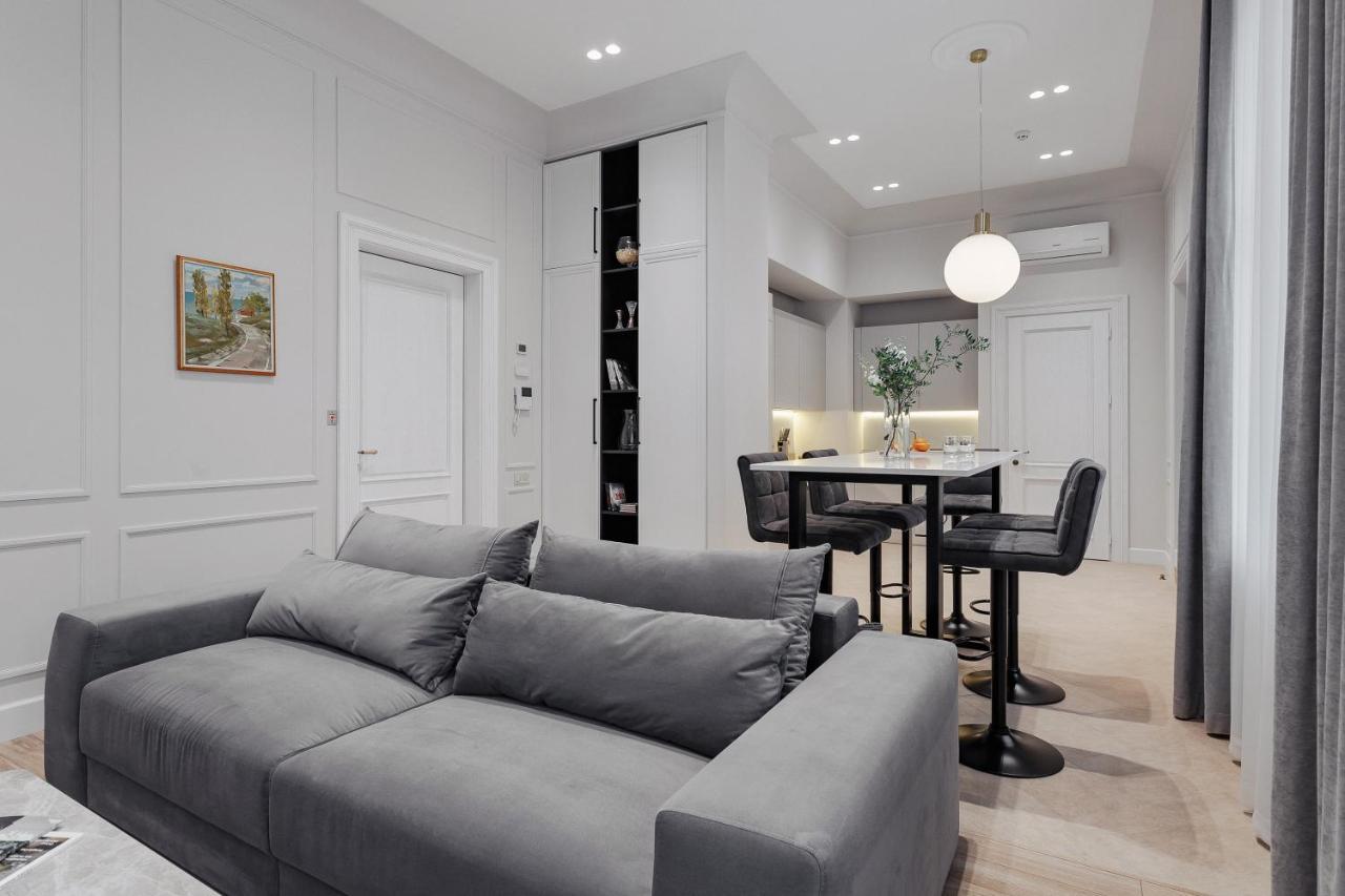 New! Luxury Apartment In The Center Of Odessa Overlooking Deribasovskaya Str. Low Price! Eksteriør bilde