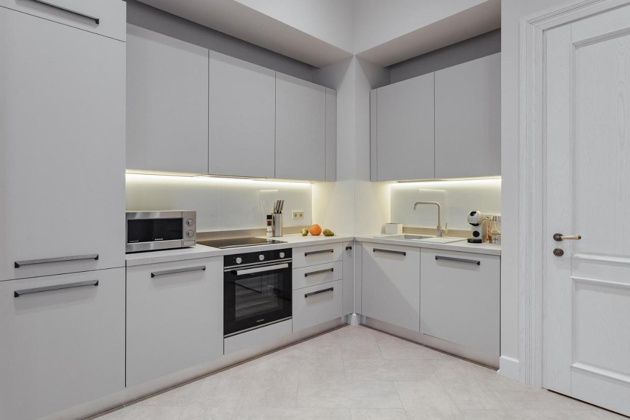 New! Luxury Apartment In The Center Of Odessa Overlooking Deribasovskaya Str. Low Price! Eksteriør bilde