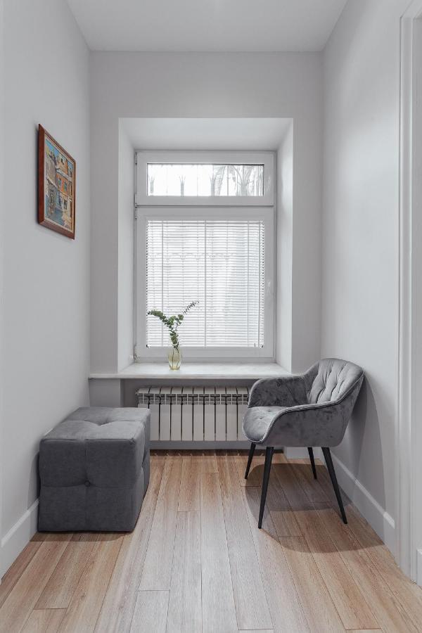 New! Luxury Apartment In The Center Of Odessa Overlooking Deribasovskaya Str. Low Price! Eksteriør bilde