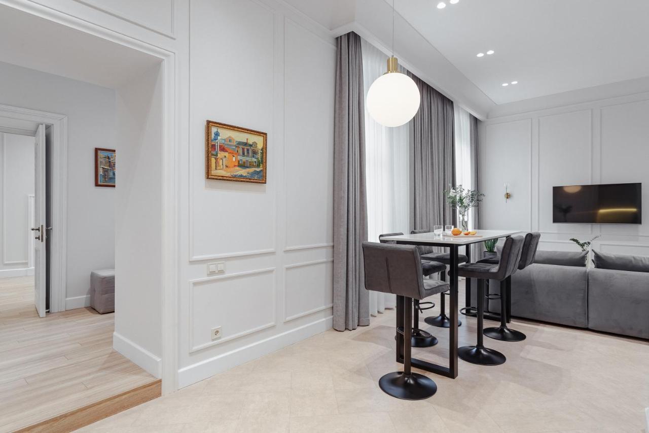 New! Luxury Apartment In The Center Of Odessa Overlooking Deribasovskaya Str. Low Price! Eksteriør bilde