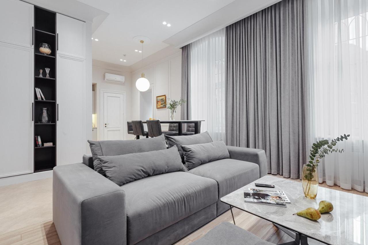 New! Luxury Apartment In The Center Of Odessa Overlooking Deribasovskaya Str. Low Price! Eksteriør bilde