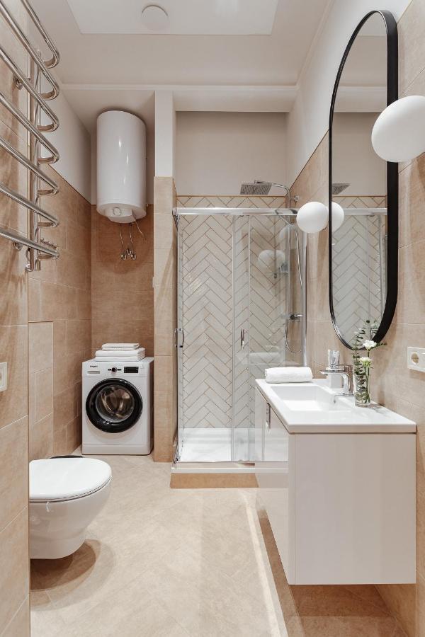 New! Luxury Apartment In The Center Of Odessa Overlooking Deribasovskaya Str. Low Price! Eksteriør bilde