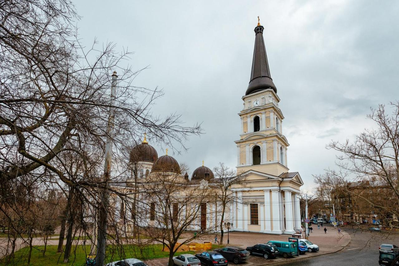New! Luxury Apartment In The Center Of Odessa Overlooking Deribasovskaya Str. Low Price! Eksteriør bilde