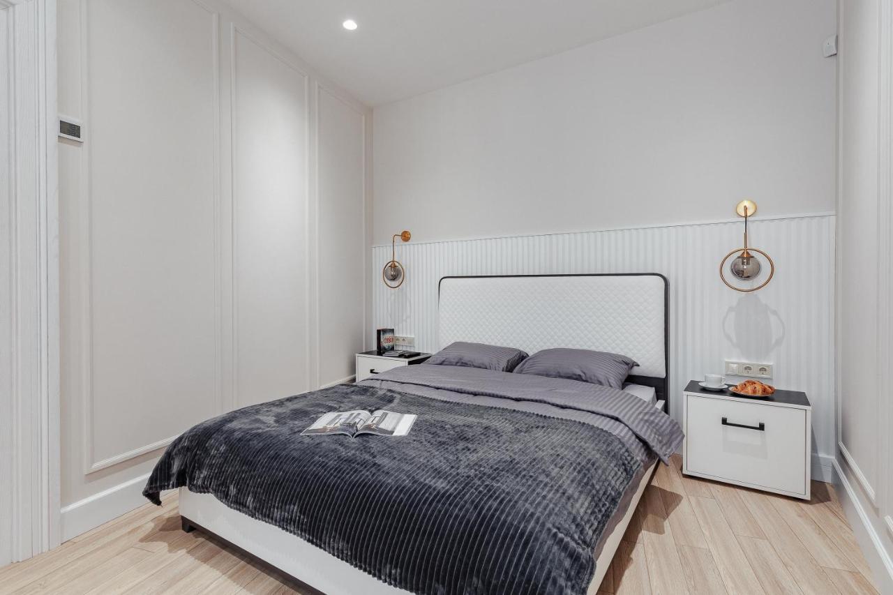 New! Luxury Apartment In The Center Of Odessa Overlooking Deribasovskaya Str. Low Price! Eksteriør bilde