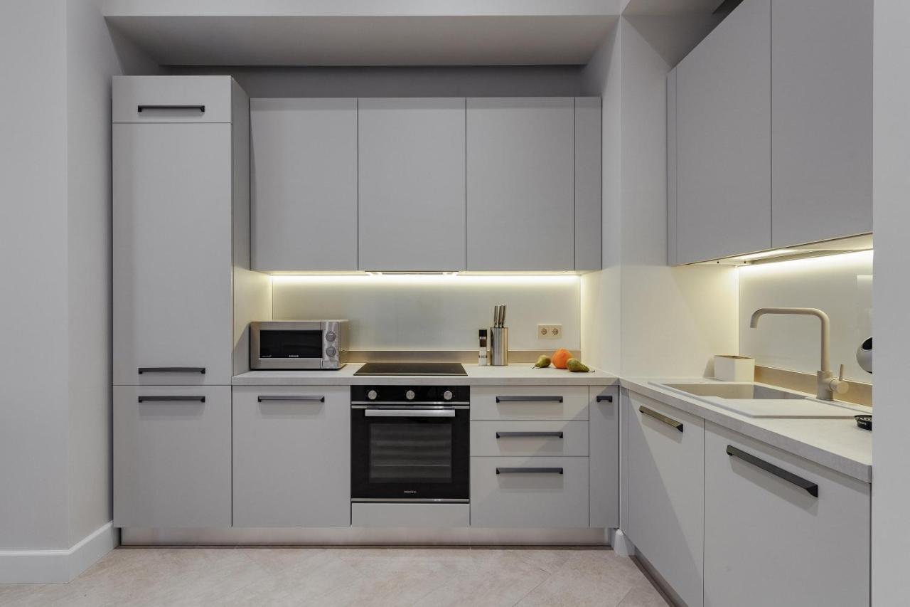 New! Luxury Apartment In The Center Of Odessa Overlooking Deribasovskaya Str. Low Price! Eksteriør bilde