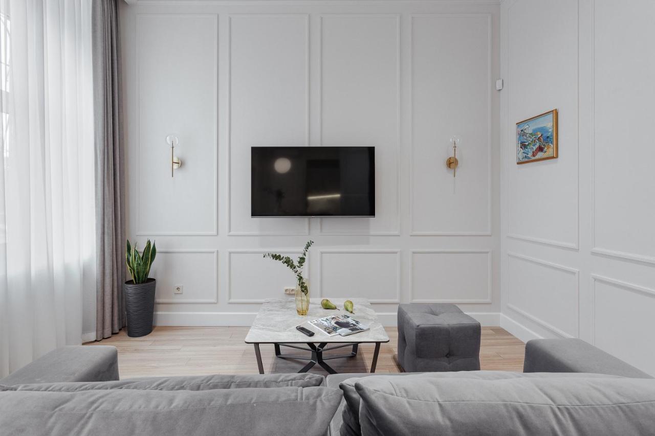 New! Luxury Apartment In The Center Of Odessa Overlooking Deribasovskaya Str. Low Price! Eksteriør bilde