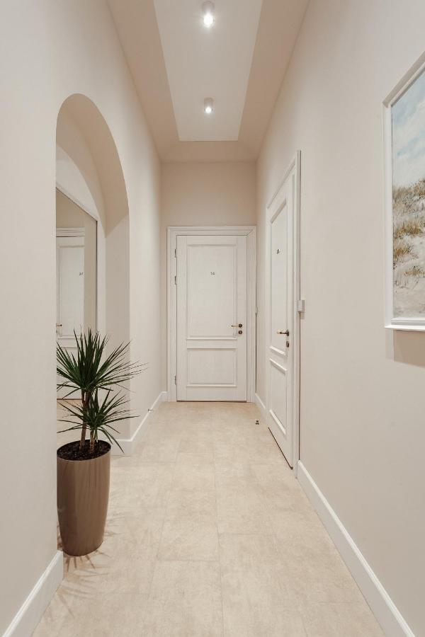 New! Luxury Apartment In The Center Of Odessa Overlooking Deribasovskaya Str. Low Price! Eksteriør bilde