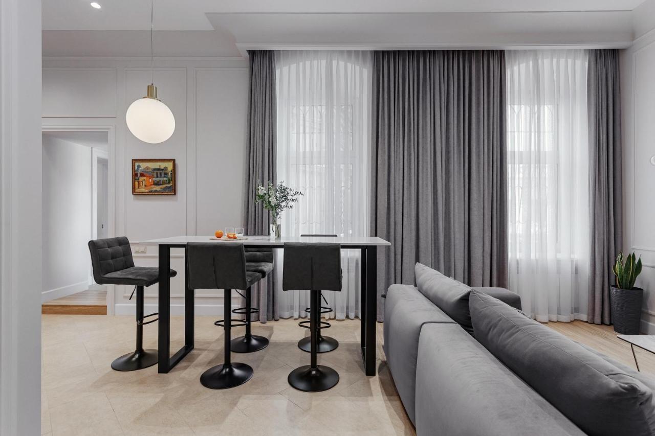 New! Luxury Apartment In The Center Of Odessa Overlooking Deribasovskaya Str. Low Price! Eksteriør bilde